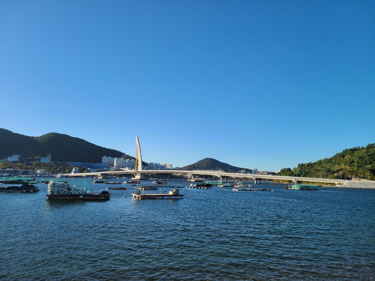 Ocean Marina Suite View Йосу Экстерьер фото